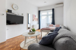 City Center Pearl 3 - Prime Location!